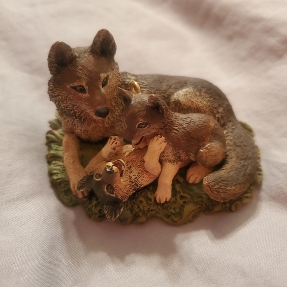 HALLMARK Keepsake Timber Wolves at Play "Majestic Wilderness" Ornament - Picture 3 of 4